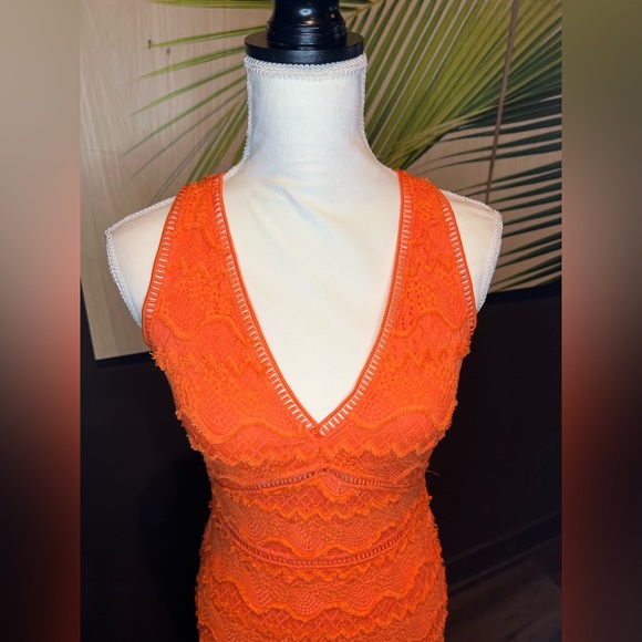 GUESS Wave Lace Maxi Dress Size XS NWT - Picture 10 of 12